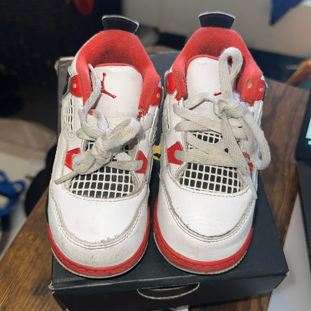 Jordan 4 Retro